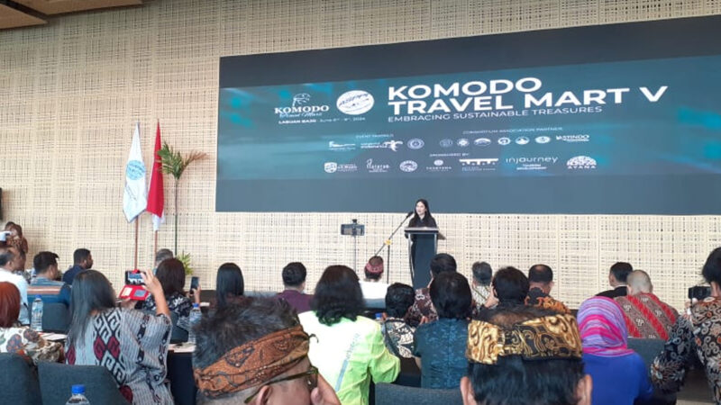 Wamenparekraf Angela Tanoe saat menghadiri kegiatan Komodo Travel Mart 2024 di Golo Mori Convention Center, Labuan Bajo, Jumat (7/6/2024). Foto: Istimewa