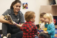 Hubungan yang baik dengan baby sitter Anda akan menciptakan lingkungan yang positif dan aman bagi anak Anda. Foto ilustrasi: YMCA