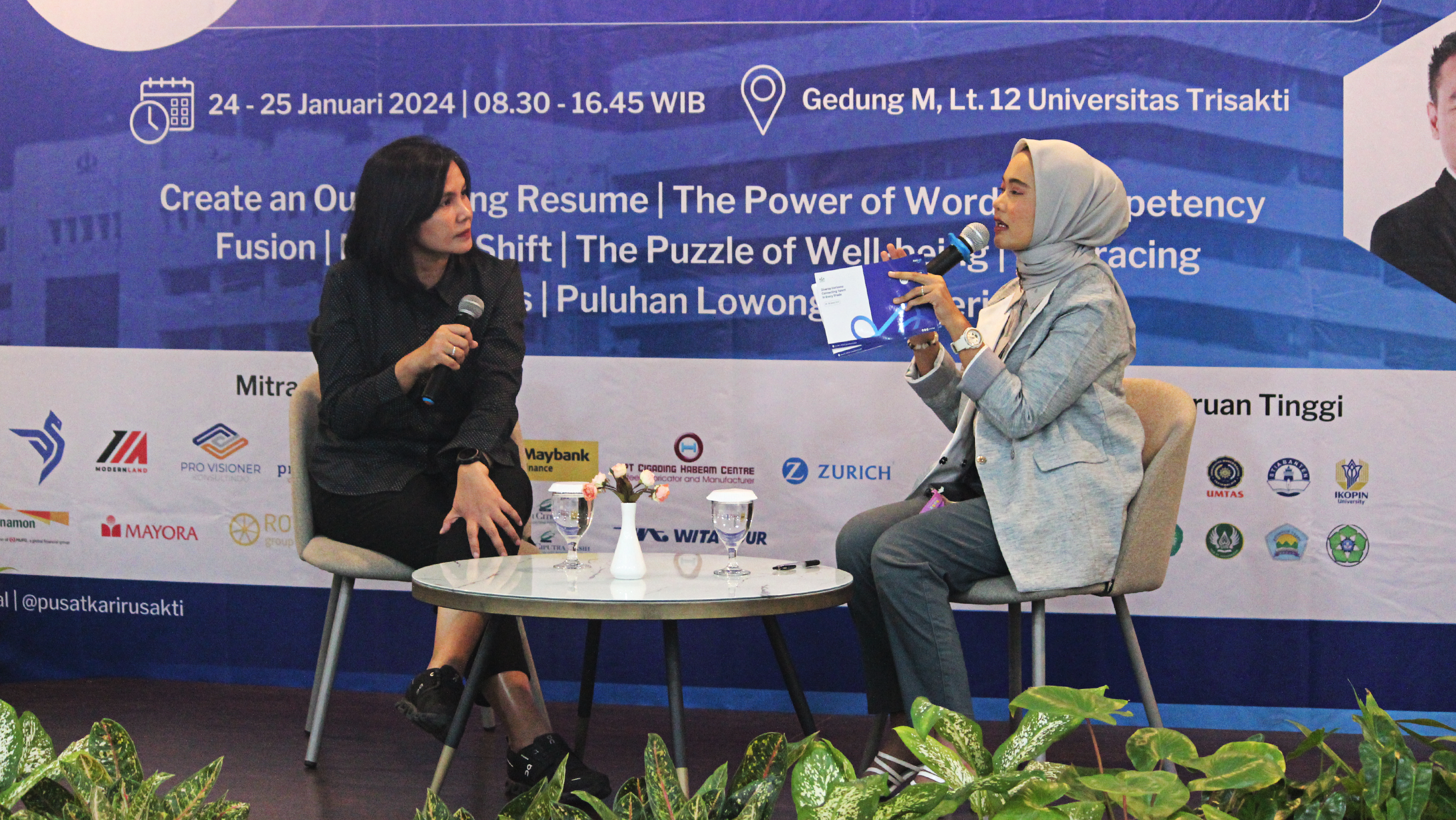 Seminar Karir: The Power of Words: Leveraging Language Skills for Personal and Professional Growth bersama Ibu Dra. Atika Suri, M.Si, selaku Deputy MNC Media News Director & Alumni FSRD Trisakti