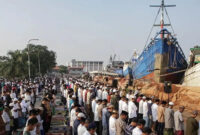 Umat Islam melaksanakan Shalat Idul Fitri di Pelabuhan Sunda Kelapa, Jakarta pada tahun 2023. Foto ilustrasi: Antara