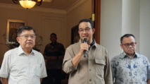 Anies Baswedan minta pendukungnya taati aturan hukum saat mendengarkan putusan sengketa Pilres 2024 oleh hakim MK