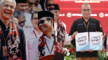 KPU mengalungkan syal Sumba NTT kepada Bacapres Anies Baswedan dan Ganjar Pranowo