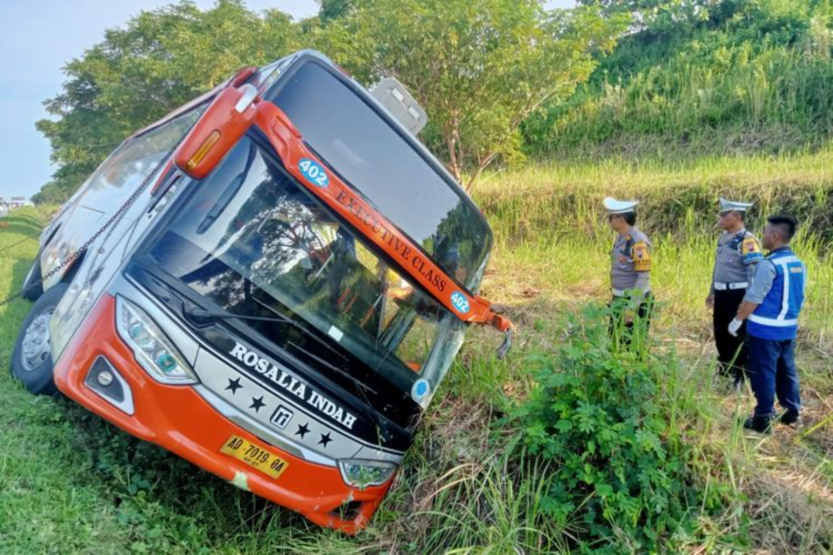 Kecelakaan maut bus Rosalia Indah tewaskan 7 orang di Tol Semarang, Kamis (11/4).