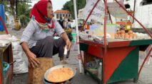 Menikmati Semarak HUT DKI Jakarta dengan Kerak Telor, Kuliner Legendaris Betawi yang Tak Lekang Oleh Waktu