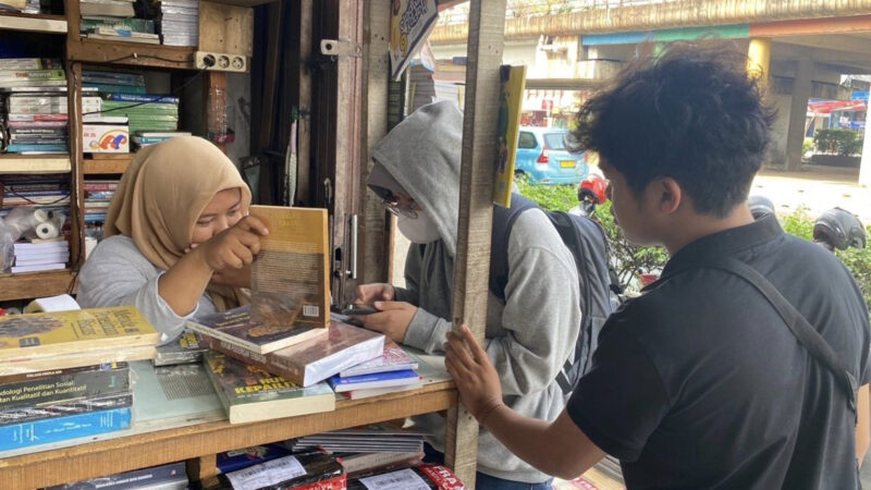 Suasana di Pasar Buku Kwitang, Jakarta. Foto: Antara
