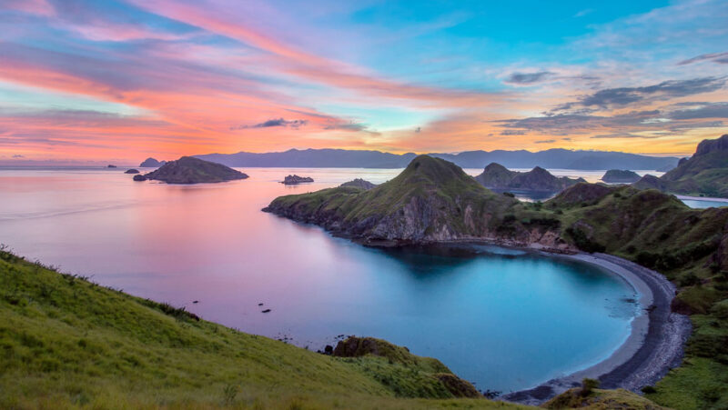 Pesona Labuan Bajo, salah satu daya tarik pariwisata Indonesia. Foto: Authentic Indonesia