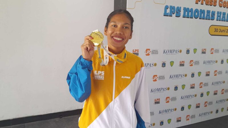 Odekta Naibaho, peraih juara pertama putri pada ajang lari LPS Monas Half Marathon sejauh 21 kilometer. Foto: RRI