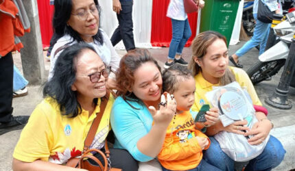 Kisah Haru Cornelia dan Anak setelah Mendapat Berkat dari Paus Fransiskus di Masjid Istiqlal