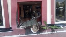 Mobil Mundur Tak Terkendali, Marsel Ahang Tabrak Pintu Kantor PN Ruteng