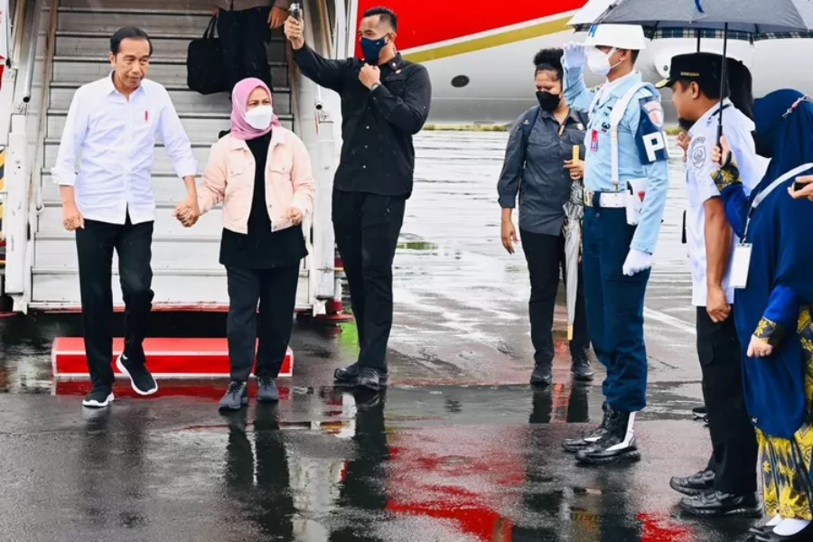 Presiden Jokowi bersama Iriana Jokowi saat melakukan kunjungan kerja ke daerah. Labuan Bajo, Jokowi ke Flores, Jokowi ke Manggarai, Jokowi ke Bajawa