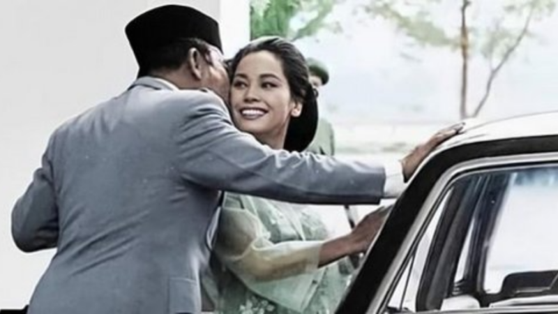 Dok. Presiden pertama Republik Indonesia (RI), Soekarno dan istrinya Ratna Sari Dewi. Saat ini ANRI tengah memulangkan arsip Surat Cinta Soekarno kepada Ratna Sari Dewi dari kediaman istrinya itu di Tokyo, Jepang. Foto: Istimewa
