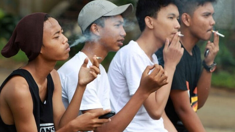 Industri rokok menggunakan berbagai cara untuk menarik minat anak muda. Foto ilustrasi