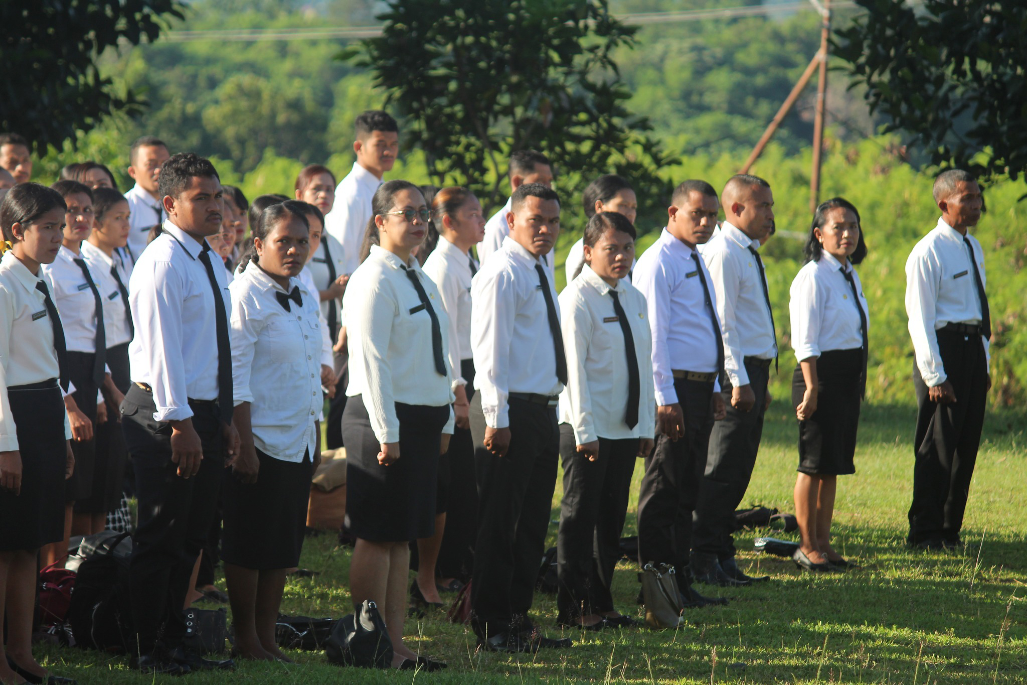 Pj Bupati Manggarai Timur Serahkan 896 SK PPPK Angkatan 2023, Mabar dan Manggarai Kapan?