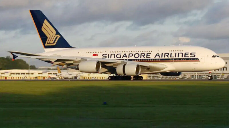 Pesawat Singapore Airlines berada di Bandara Bangkok