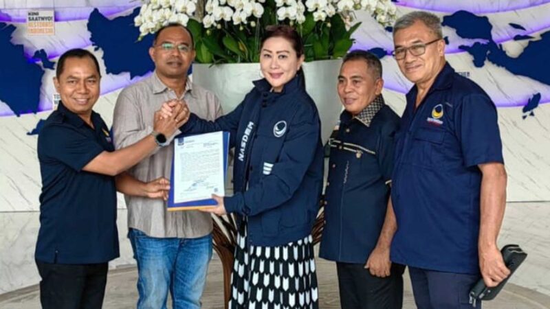 Bakal cabup dan cawabup Manggarai Yohanes Halut dan Thomas Dohu menerima rekomendasi dari DPP Partai Nasdem untuk berlaga di Pilkada Manggarai 2024. Foto: Tajukflores.com