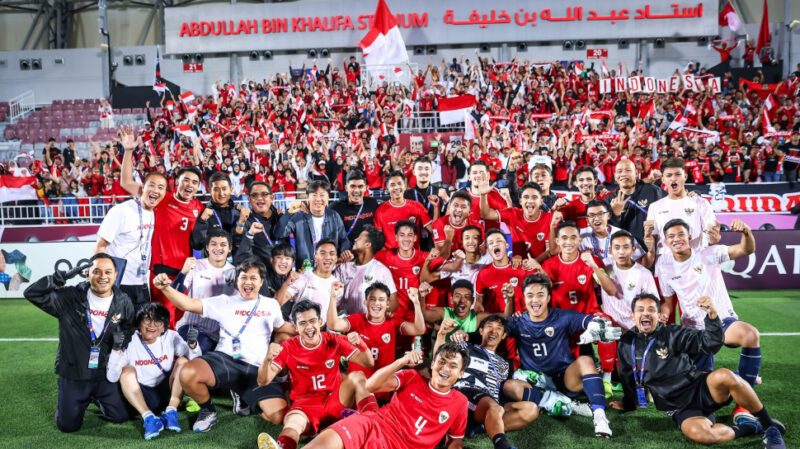 Skuad Timnas Indonesia usai menang atas Australia di Piala Asia U-23 Qatar 2024. Foto: PSSI