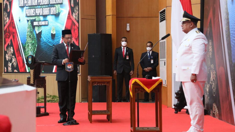Menteri Dalam Negeri (Mendagri) Tito Karnavian melantik Mohammad Musa’ad sebagai Pj Gubernur Papua Barat Daya. Foto: Istimewa
