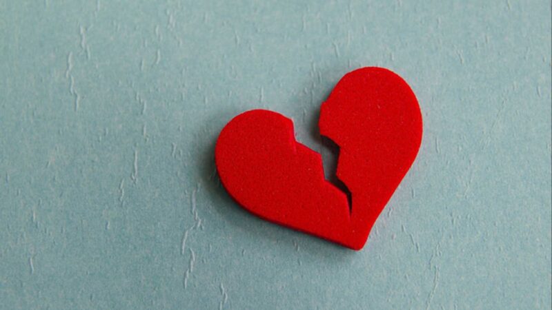 Broken-Heart Syndrome adalah bukti nyata bahwa emosi kita memiliki dampak yang signifikan pada kesehatan fisik kita, terutama pada jantung. Foto ilustrasi