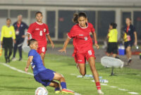 Pemain Timnas Putri Indonesia Claudia Scheunemann (Nomor 9) usai mencetak gol ke gawang Singapura dalam laga persahabatan yang berlangsung di Stadion Madya Senayan, Selasa (28/5/2024). Pada partai ini, Garuda Pertiwi berhasil melibas The Lionesses 5-1. (Foto: PSSI)

