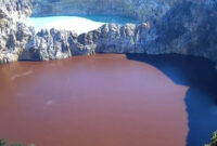 Kamera Pengawas Pos Pengamatan Gunung Api Kelimutu di Ende, NTT merekam visual air danau Kawah I yang berwarna coklat, Senin (10/6/2024). Warna air danau Kawah I ini mengalami perubahan dari coklat kehitaman pada 8 Juni lalu. Foto: PVMBG via Antara