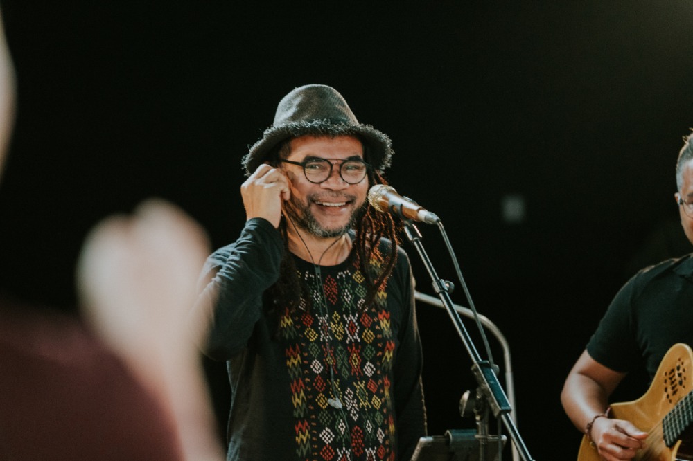 Ivan Nestorman, pemusik neo-tradisi Indonesia asal Flores, NTT