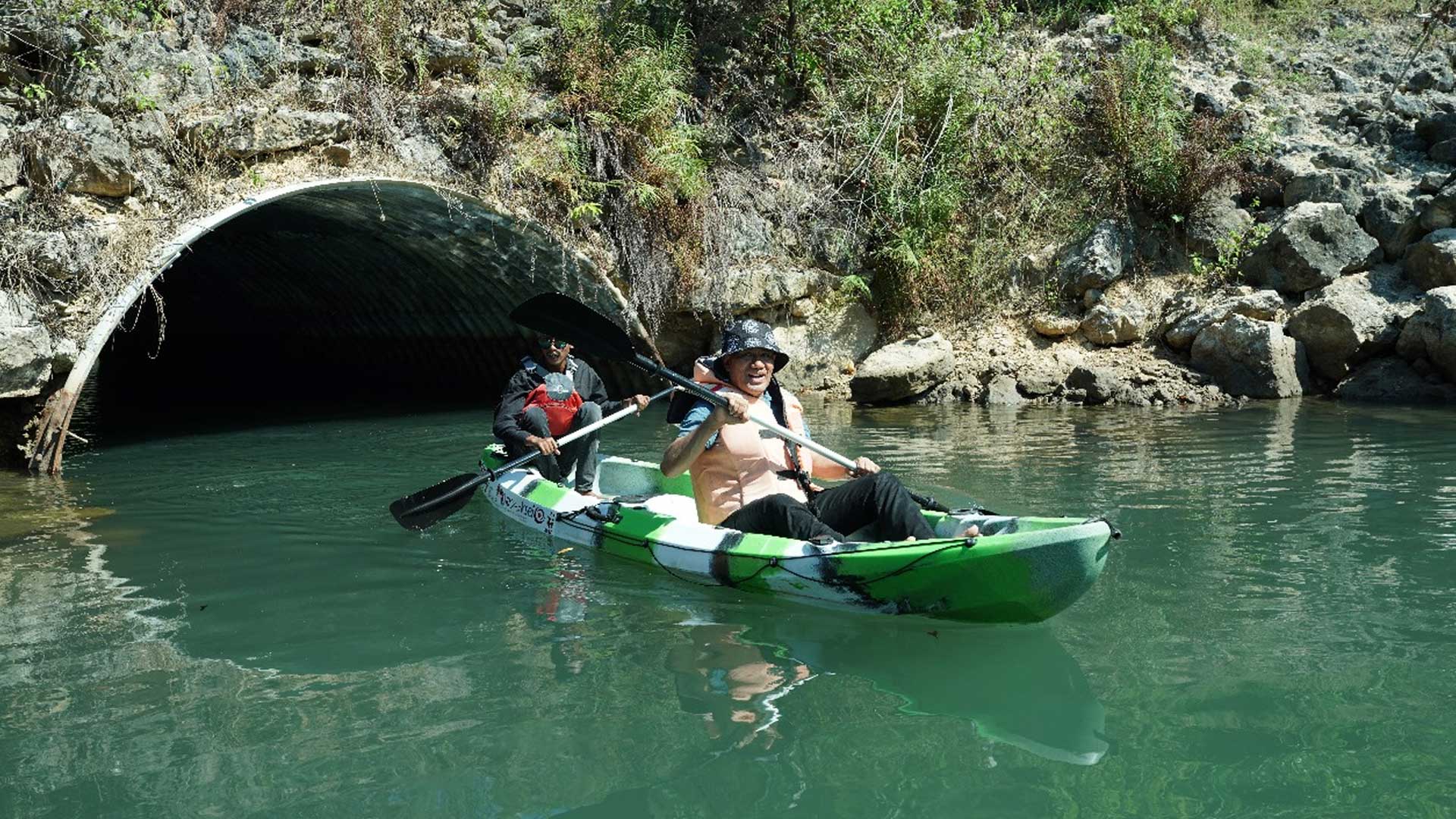 Atraksi Wisata Baru di Labuan Bajo: Kayaking Menyusuri Hutan Mangrove di Dusun Rangko