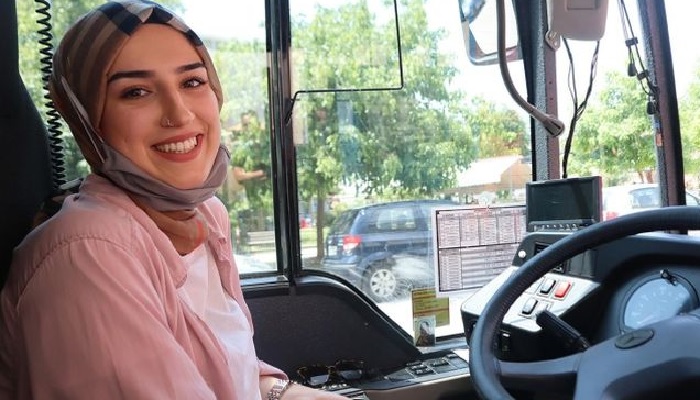 5 Tips Penting untuk Menikmati Naik Bus Pariwisata di Jogja