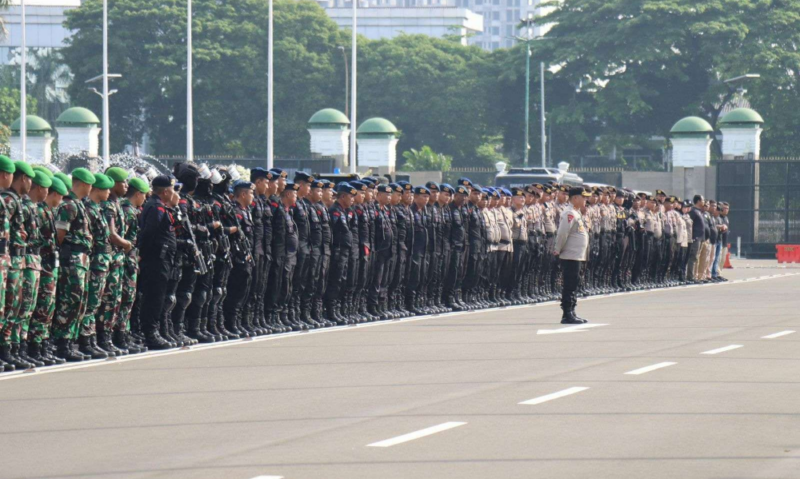 Personel gabungan dari Polri, TNI, dan Pemprov DKI melaksanakan apel pengamanan di Gedung DPR/MPR, Jakarta (Foto: Dokumentasi/Humas Polres Metro Jakarta Pusat).
