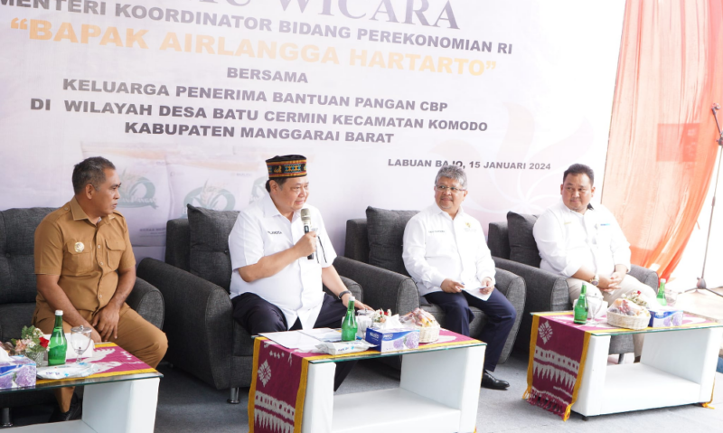 Dok. Temu wicara Menteri Koordinator Bidang Perekonomian Airlangga Hartarto bersama keluarga penerima bantuan pangan (CBP) di wilayah Desa Batu Cermin Kecamatan Komodo, Kabupaten Manggarai Barat, Senin, 15 Januari 2024. Foto: Facebook Diskominfo Mabar
