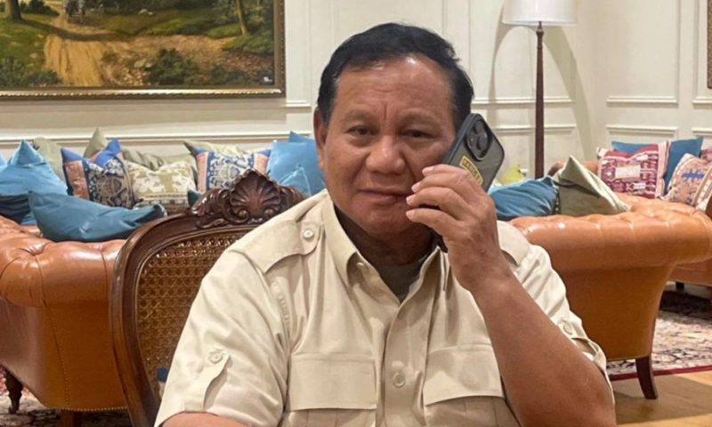 Capres nomor urut 2 Prabowo Subianto menerima telpon dari sejumlah pemimpin negara sahabat usai unggul perhitungan cepat atau quick count Pilpres 2024. Foto: Twitter Prabowo/Tajukflores.com