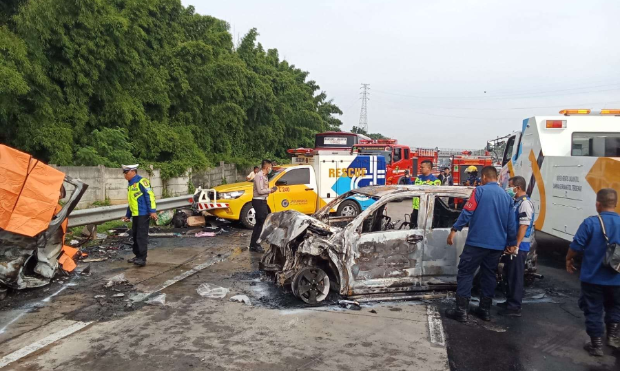 Kronologi Kecelakaan Beruntun di Tol Jakarta-Cikampek KM 58 Tewaskan 12 Penumpang