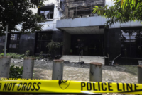 Kondisi Gedung LBH-YLBHI, Menteng, Jakarta pasca kebakaran, Senin (8/4/2024). Kebakaran terjadi di salah satu gedung, Kebakaran diduga berasal dari lantai 2 bangunan tersebut. Foto: Rmol
