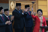 Ketua DPR RI Puan Maharani (memegang palu) dalam suasana pelantikan pimpinan DPR RI dalam Rapat Paripurna ke-2 Masa Persidangan I Tahun 2019-2020 di Kompleks Parlemen, Senayan, Jakarta, Selasa (1/10/2019). Foto: Istimewa

