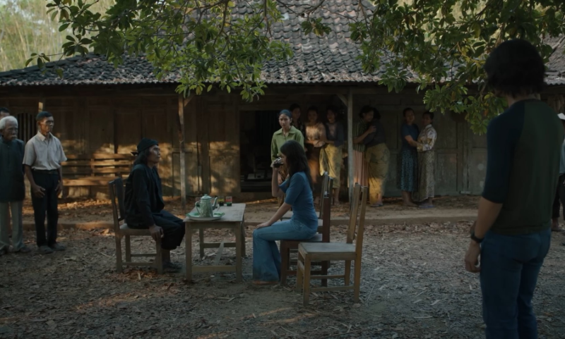 Scene dalam film Review Film Badarawuhi di Desa Penari (2024).