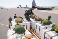 
TNI Angkatan Udara RI mengirimkan bantuan kemanusiaan untuk waga Gaza di Palestina. (X @RandomWorldWar)