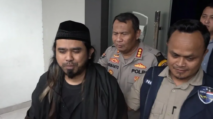 Khawatir Kabur, Gus Samsudin Dijemput Paksa Polda Jatim Terkait Video Tukar Pasangan