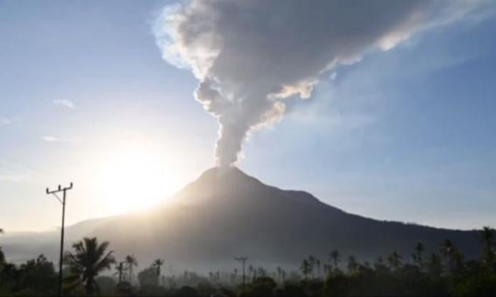 Erupsi Gunung Lewotobi Laki-laki