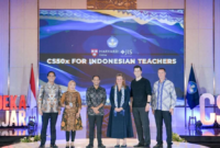 Mendikbudristek Nadiem Makarim (ketiga dari kiri) pada pembukaan seminar luring yang bertajuk Digital Skill Bagi Guru di Graha Ristekdikti Gedung D Kompleks Kemendikbudristek, Jakarta. (Foto: BKHM Kemendikbudristek)
