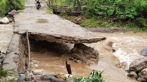 Jembatan yang Menghubungkan 2 Kabupaten di NTT Putus Diterjang Banjir