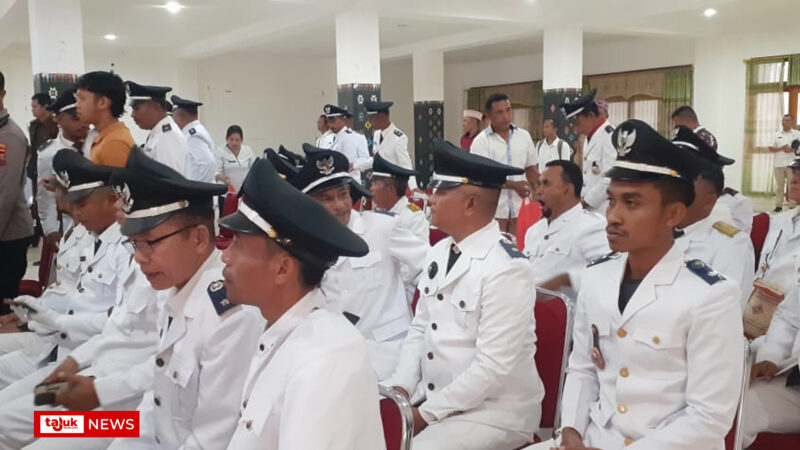 59 kepala desa (kades) di Manggarai Barat kembali dikukuhkan untuk perpanjangan masa jabatan selama 2 tahun di  Aula Kantor Bupati Mabar, Rabu (19/6/2024). Foto: Tajukflores.com/Fons Abun

