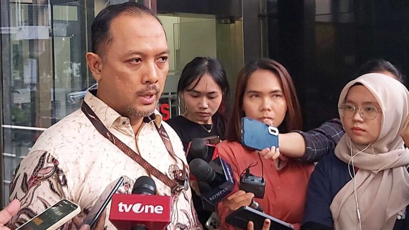Juru bicara KPK Tessa Mahardika Sugiarto saat melakukan tanya jawab dengan awak media di Gedung Merah Putih, Jakarta. Foto: RRI