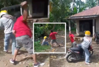 Tangkap layar video viral pria mengancam wanita penagih utang kredit koperasi dengan sebilah parang di Pematang Cengal Barat, Sumatera Utara. (Tajukflores.com)