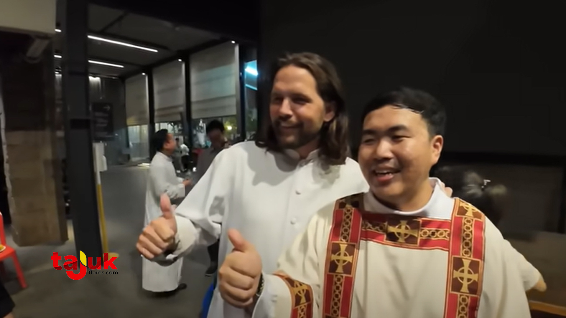 Wajah Mirip Yesus, Pastor Misionaris di Katedral Jakarta Mencuri Perhatian Umat Katolik