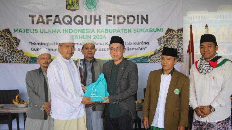 Acara inti Tafaqquh Fiddin adalah diskusi para ulama yang dipimpin oleh Ketua Bagian Fatwa MUI Kabupaten Sukabumi KH Sofyan Syarif. Foto: dok.Pondok Pesantren Daarut Tarmizi