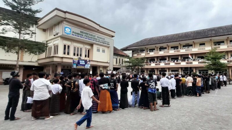 Suasana di Ponpes Al Aziziyah, Kapek Gunungsari, Lombok Barat, NTB berjalan seperti biasa di tengah kasus kematian salah seorang santriwatinya. Foto Lombok Post