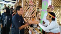 Dukung Produk Lokal, Sandiaga Borong Kopi Manggarai di AKI Labuan Bajo, Menparekraf, Investasi Labuan Bajo