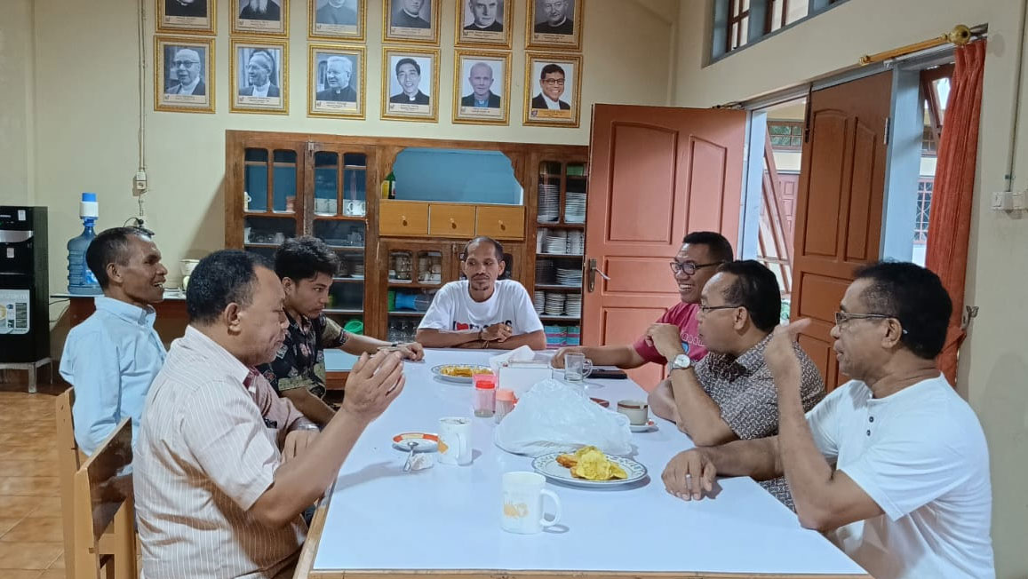 Reuni Kecil di Seminari Tinggi Ledalero, Sebastian Salang Ungkap Alasannya Bertarung di Pilgub NTT 2024