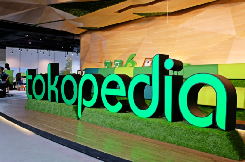 Tokopedia menegaskan bahwa penjual atau seller dapat terus menjalankan aktivitas jual-beli seperti biasa meski sudah ada di bawah TikTok Shop. Foto: Tokopedia