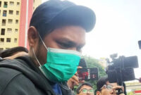Vokalis Last Child, Virgoun Tambunan Putra yang terlibat kasus penyalahgunaan narkotika jenis sabu digiring menuju ruang pemeriksaan kesehatan Polres Metro Jakarta Barat, Jumat (21/6/2024). Foto: Antara
