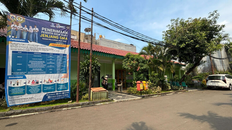 Informasi PPDB di SMA Negeri 34 Jakarta. Foto: RRI
